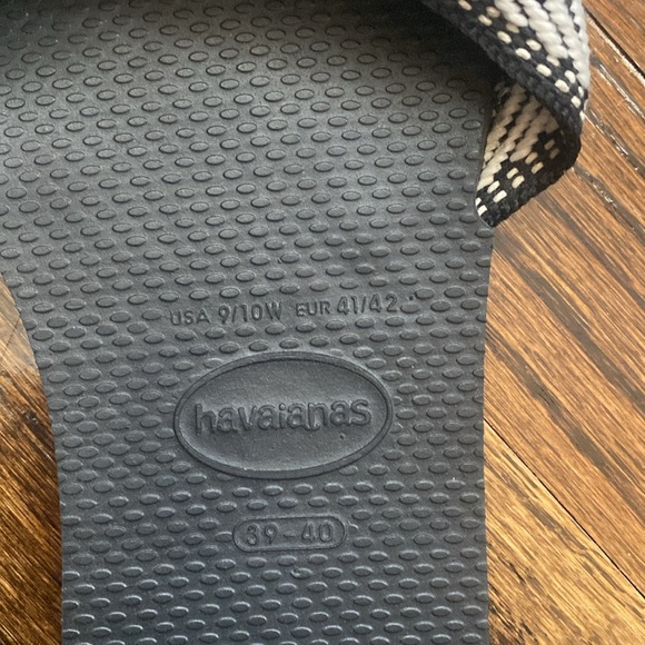 Havianas beach sandal, size 9-10 - Picture 2 of 3